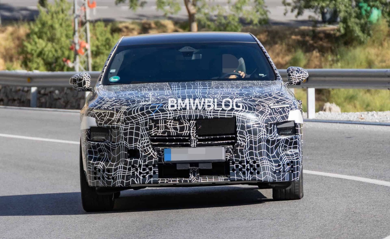 BMW 7 Series Facelift Partially Reveals New Lights In Spy Photos